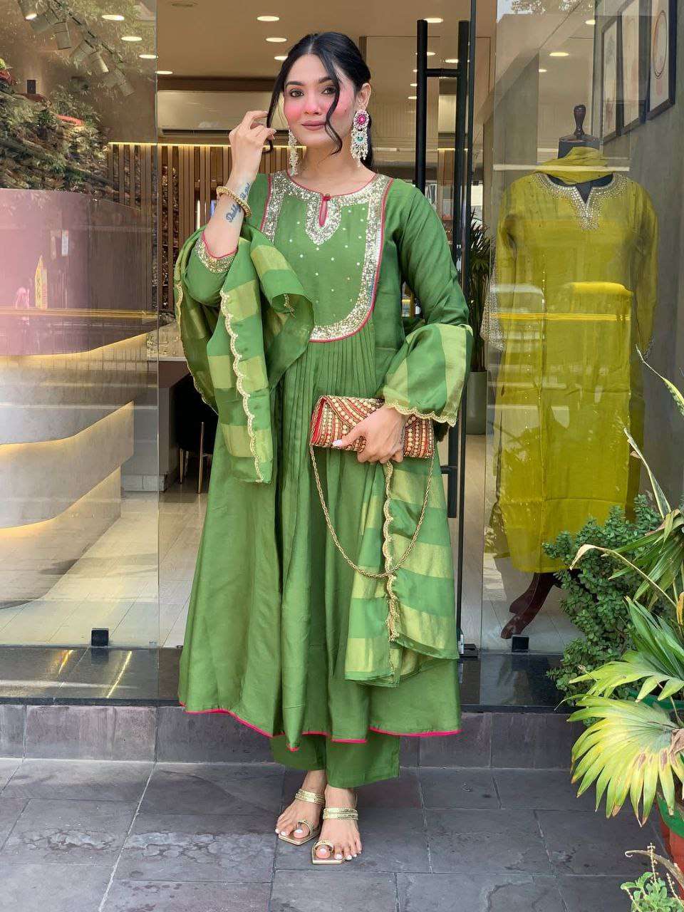 Designer Green Chanderi Suit – Pure Mul Fabric with Banarasi Dupatta & Matching Pant