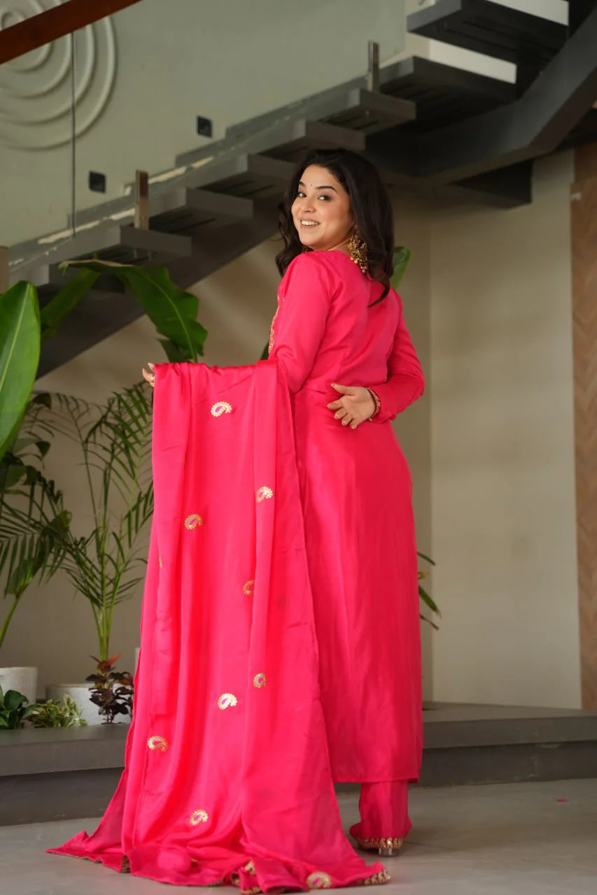 Classic Chinnon Three-Piece : Top Pant With Zari Dupatta