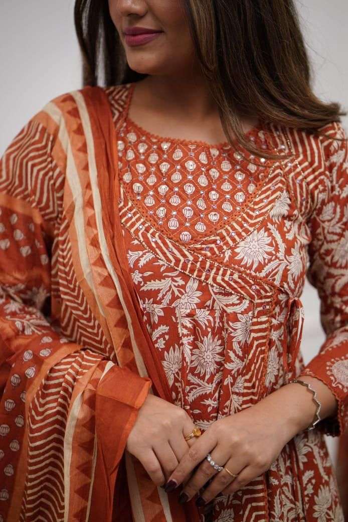 A must-have ethnic Cotton Kurti style for your wardrobe!