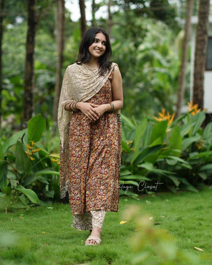 Stylish kurti with all-over Nack Printex work