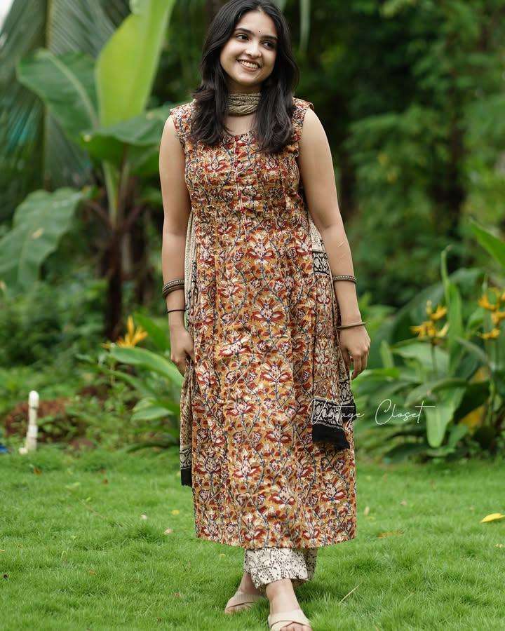 Stylish kurti with all-over Nack Printex work