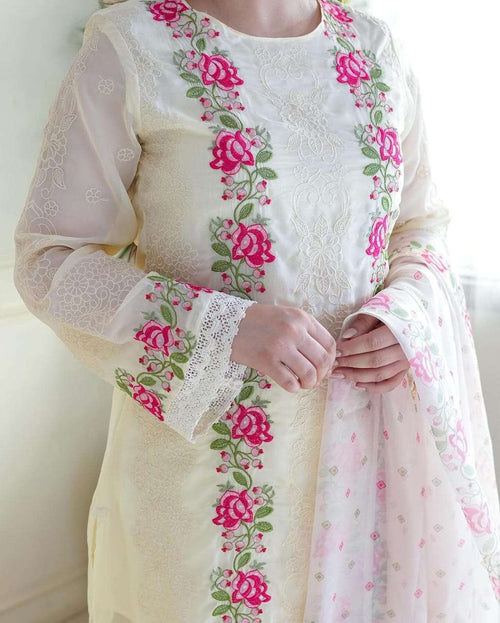 A graceful pick for a simple yet pretty look with Ethnic Cotton Kurti