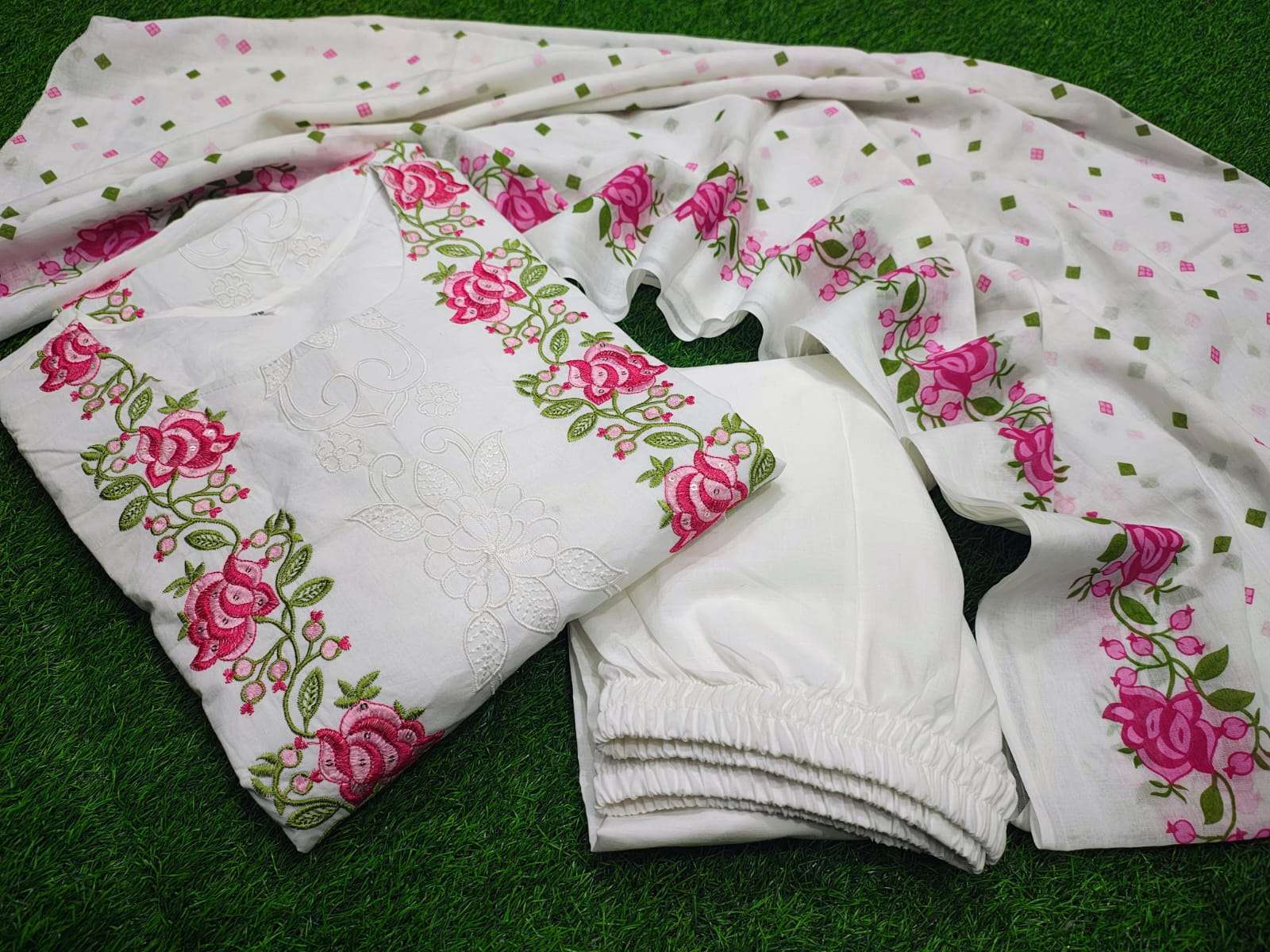 A graceful pick for a simple yet pretty look with Ethnic Cotton Kurti