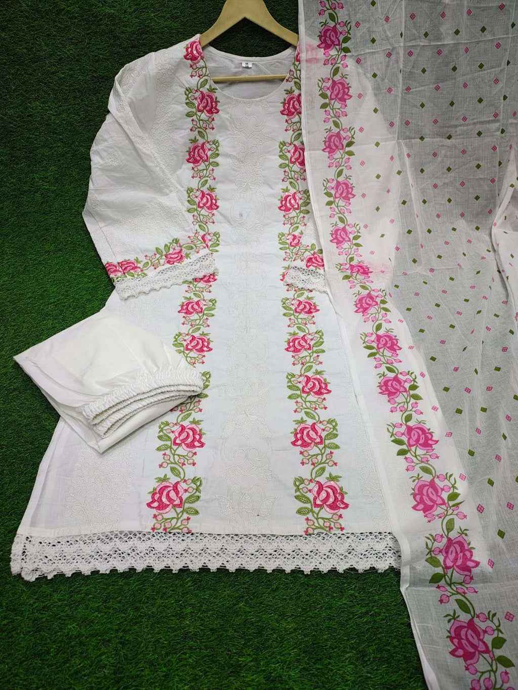 A graceful pick for a simple yet pretty look with Ethnic Cotton Kurti