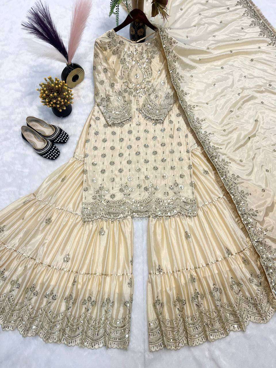Full-sleeved sophistication meets sequin shimmer in Chinon grace