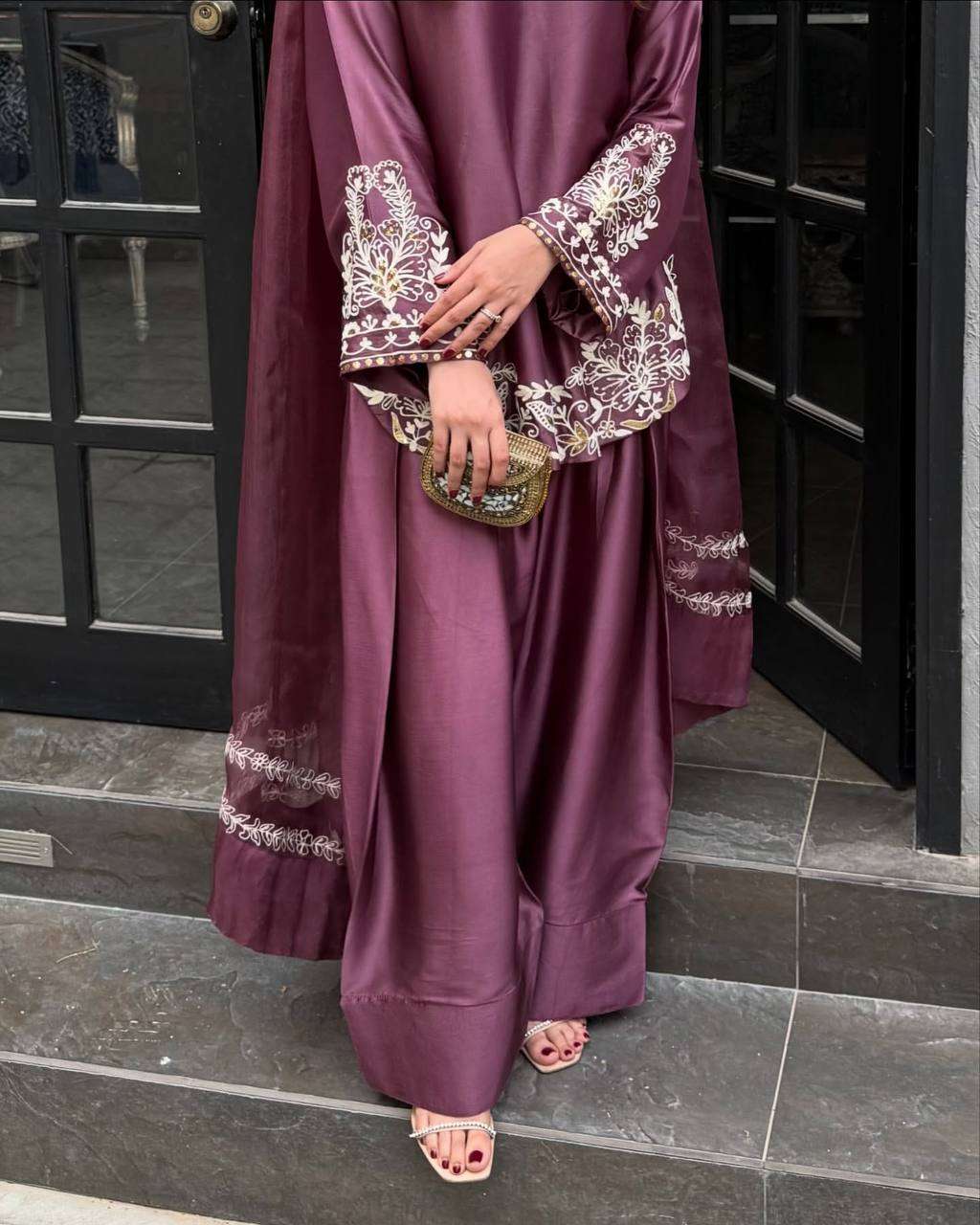 Style that shimmers — pure crepe silk with a touch of glam
