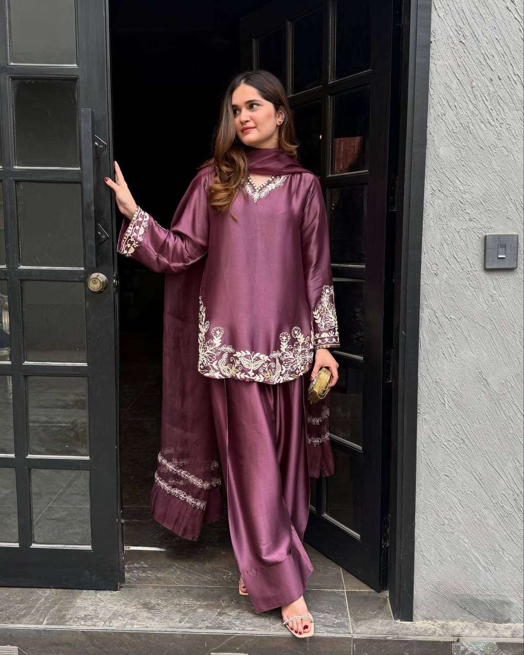Style that shimmers — pure crepe silk with a touch of glam