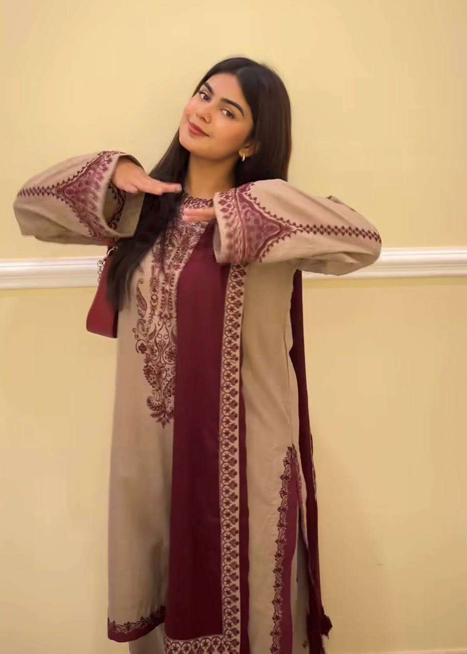 Intricate thread embroidery on Top, Pant with Dupatta