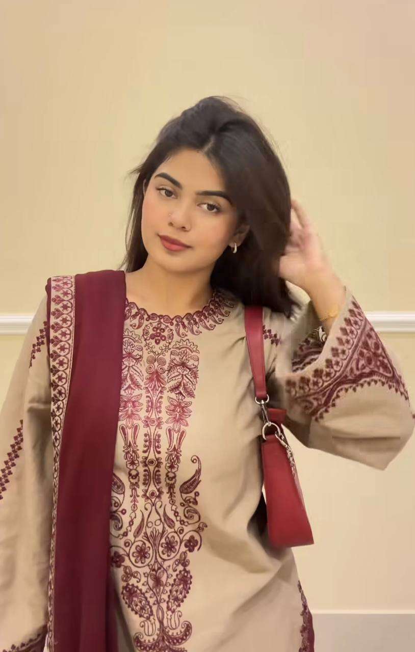 Intricate thread embroidery on Top, Pant with Dupatta