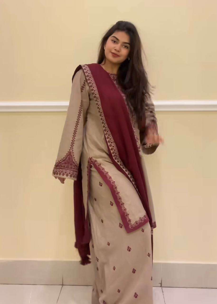 Intricate thread embroidery on Top, Pant with Dupatta