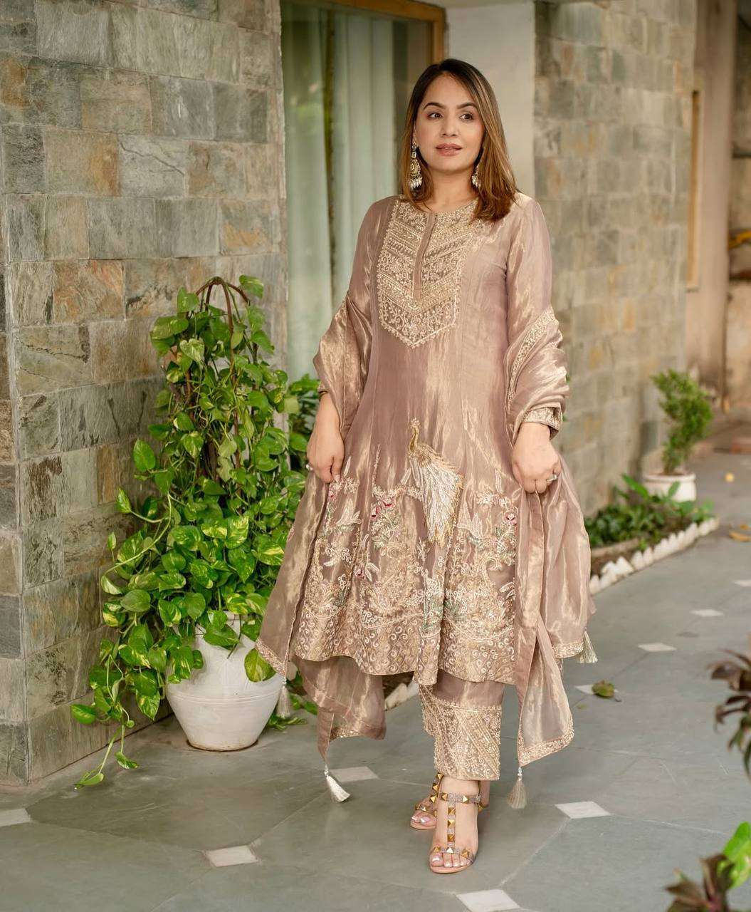 Top made with rich Fandy silk fabric for a regal look