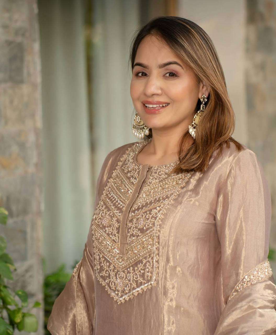 Top made with rich Fandy silk fabric for a regal look