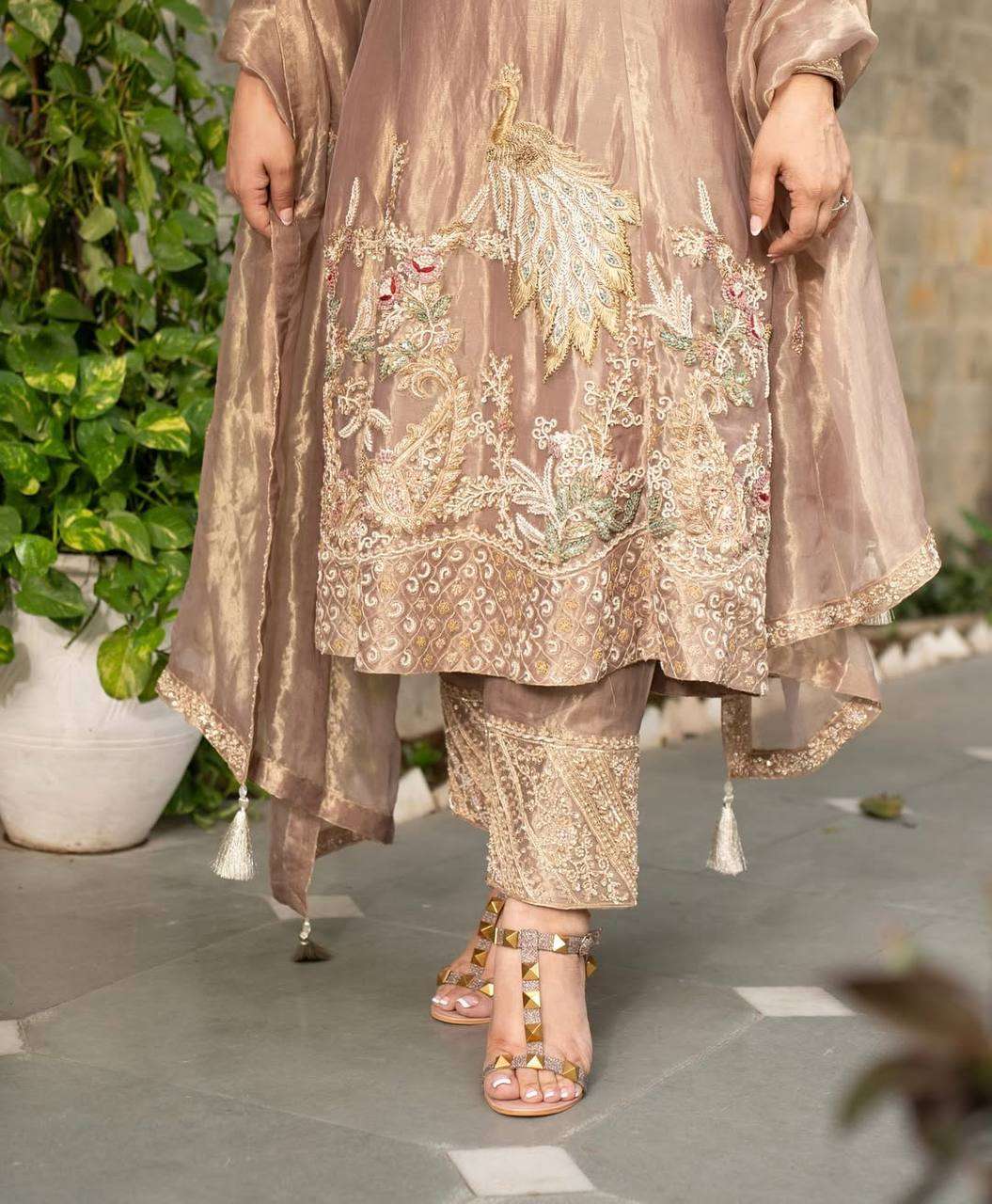 Top made with rich Fandy silk fabric for a regal look