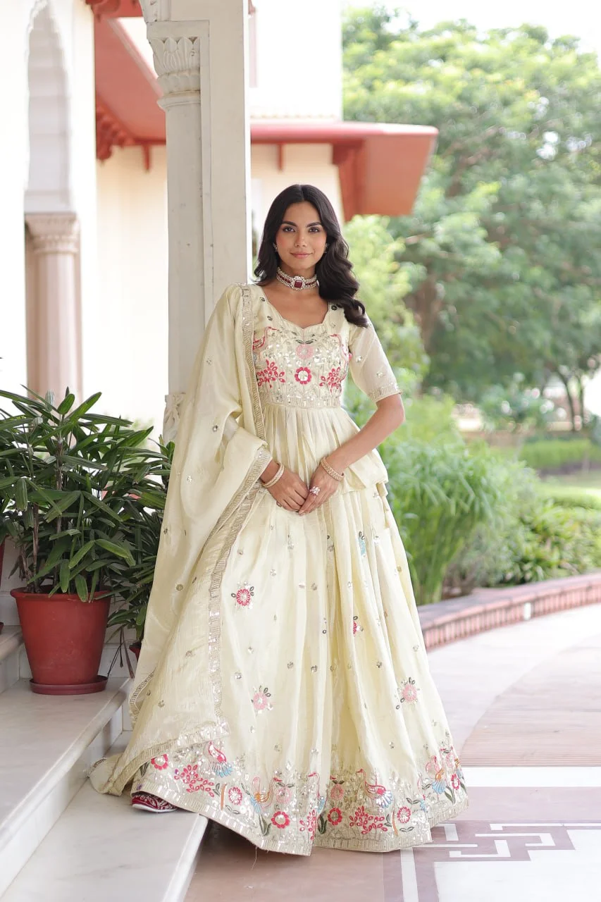 Royal Gold Crush Lehenga – Canvas Patta Stitch, Dori Latkan & Heavy Embroidery