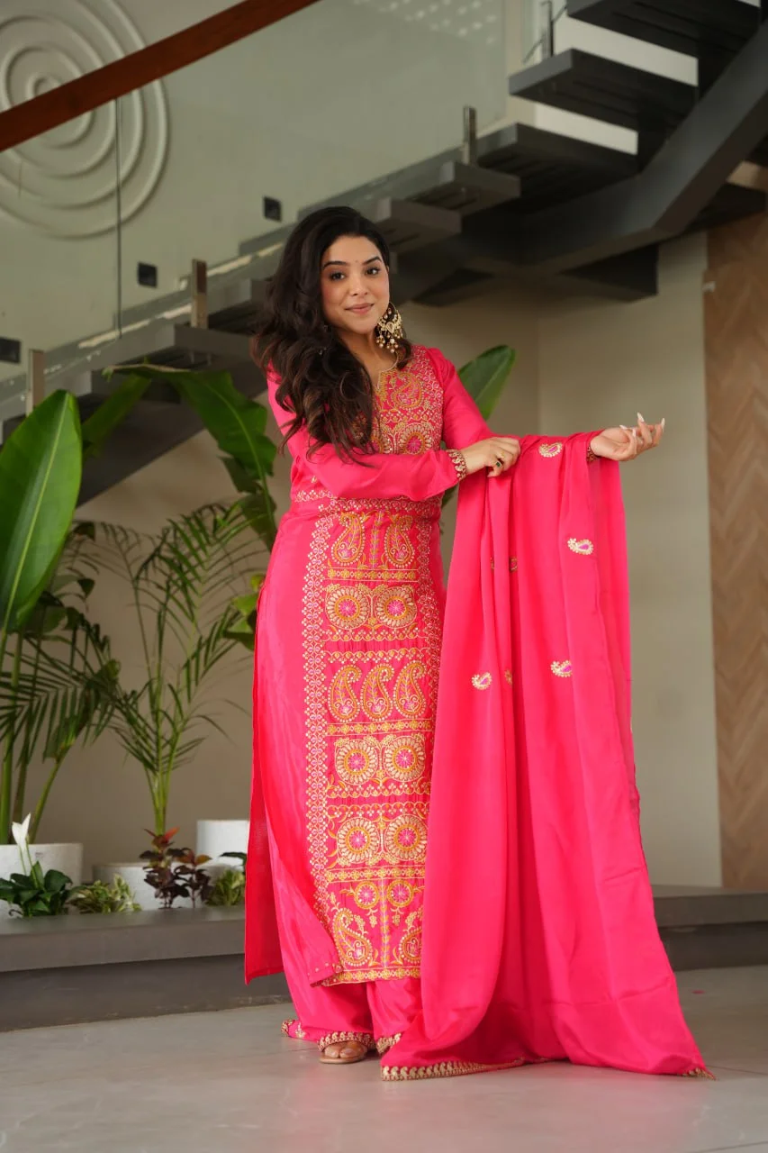 Classic Chinnon Three-Piece : Top Pant With Zari Dupatta